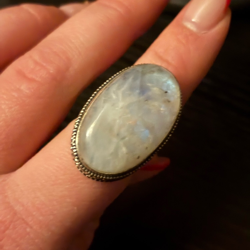 Elegant Silver Women's Ring - Picture 4 of 4